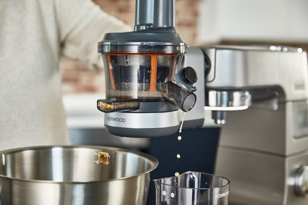 Wyciskarka wolnoobrotowa KENWOOD KAX720PL praca na niskiej prędkości, bogatsza konsystencja soków, intensywny smak, dłuższe przechowywanie