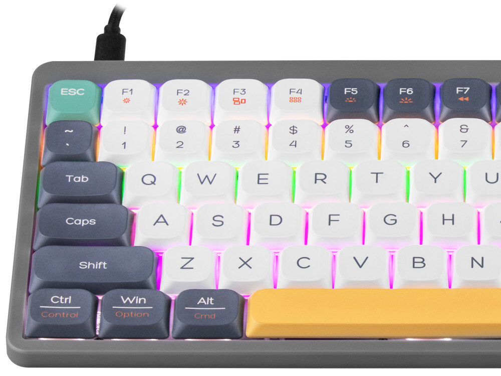Klawiatura TRACER FINA 84 trzy różne opcje komunikacji kabla USB-C 1,5 m połączenia 2.4G odbiornikowi Bluetooth w standardzie 3.0 lub 5.2
