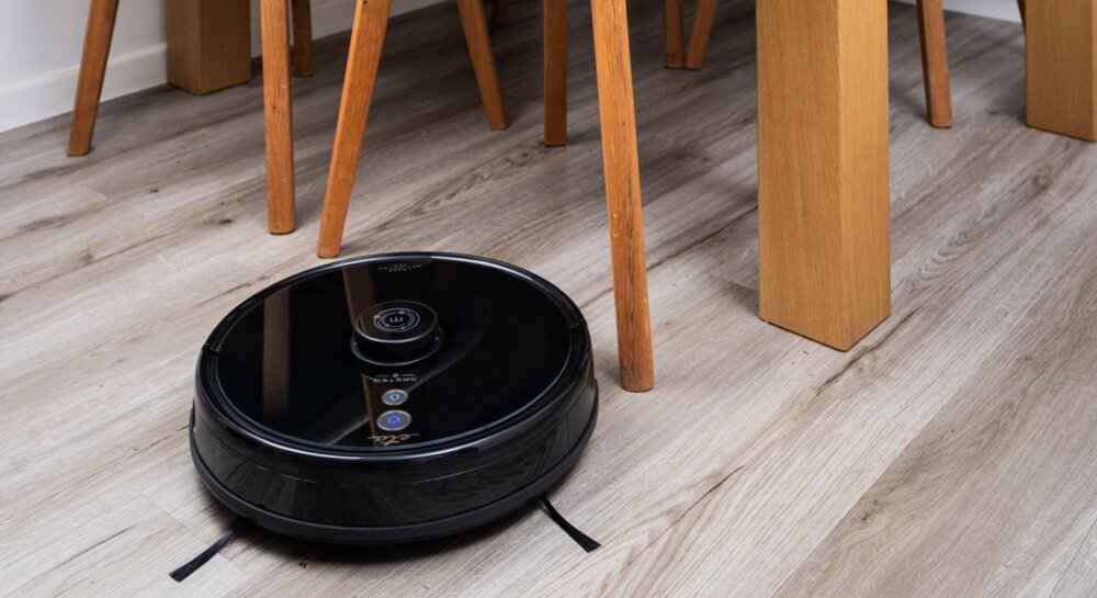 Robot sprzątający ETA Master II w uzyciu, czujniki przeszkód, bezpieczne użytkowanie