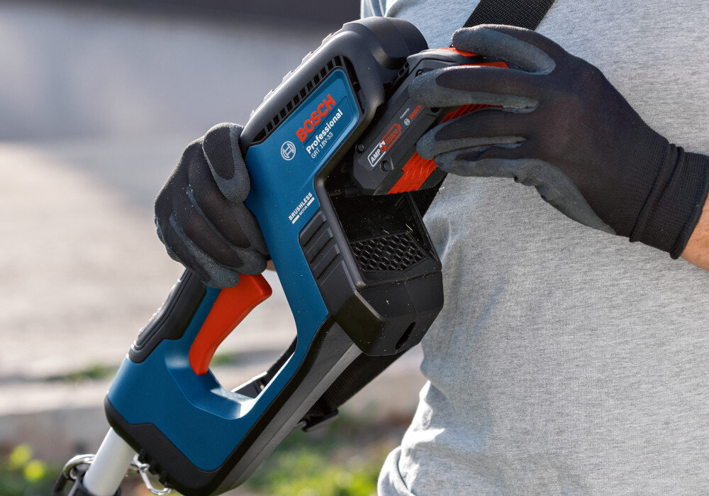 Podkaszarka akumulatorowa BOSCH GRT 18V-33 akumulator z serii 18 V Bosch kompatybilna z systemem AMPShare pelna mobilnosc swoboda ruchu