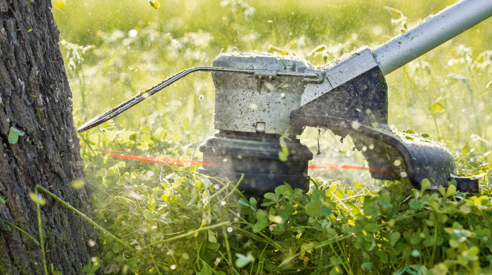 Podkaszarka akumulatorowa BOSCH GRT 18V-33 kablak dystansowy ochrona roslin przed przypadkowym uszkodzeniem oslona ostrzy ochrona uzytkownika przed przypadkowymi uderzeniami