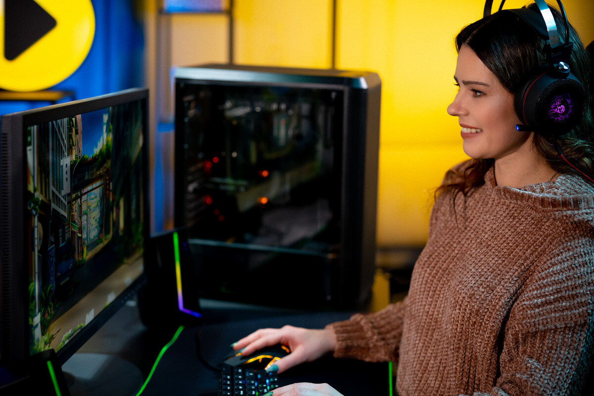 Komputer MAD DOG GeForce RTX 4070Ti Super CS2 Reflex Edition BQ500-I06WB i5-14600KF 32GB RAM 2TB SSD Windows 11 Home przeznaczenie cechy zalety opis testy