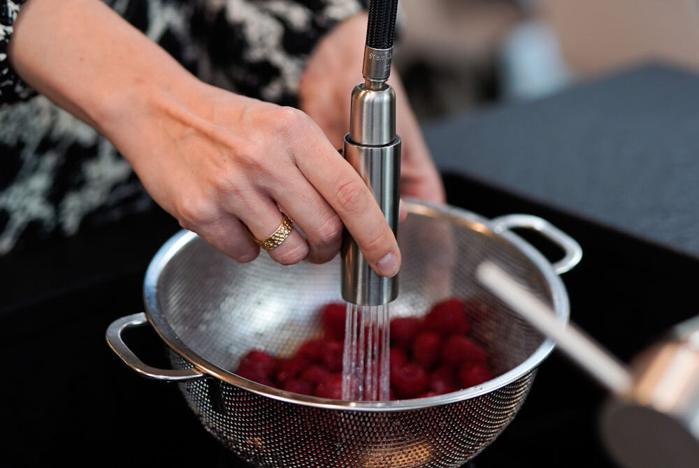 Bateria KFA ARMATURA Duero Pure Style 6623-314-22 z filtrem Inox obrotowa wyciągana wylewka zmiana strumienia wody