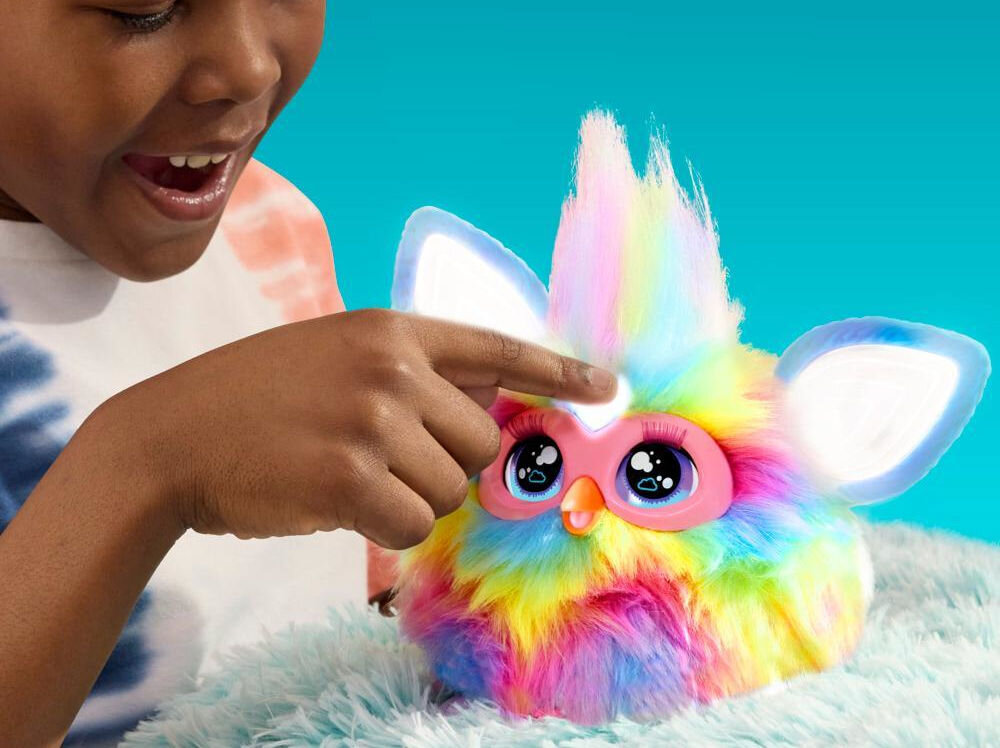 Maskotka HASBRO Furby Tęczowy F8900 opieka koraliki
