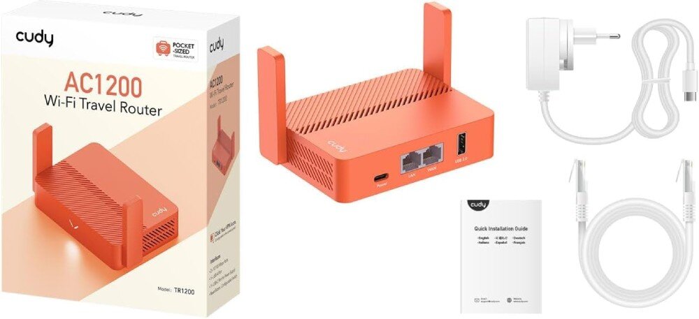 Router CUDY TR1200 2.4 / 5 GHz Opakowanie routera obok samego urządzenia oraz akcesoriów: zasilacza, kabla Ethernet i instrukcji obsługi