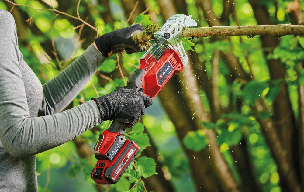 Piła szablasta EINHELL GE-GS 18-150 Li-Solo 3408290 ergonomiczny ksztalt miekki uchwyt waga 1,3 kg