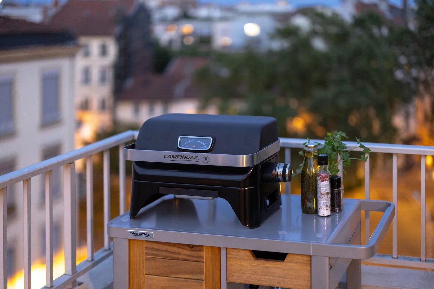 Grill elektryczny CAMPINGAZ Electric Attitude 2GO kompaktowy, przenośny, podczas podróży