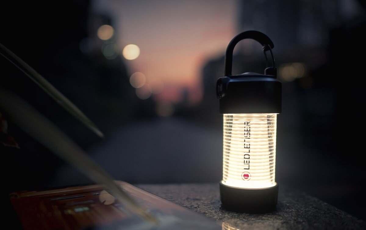 Podwójne zasilanie latarki Ledlenser ML4