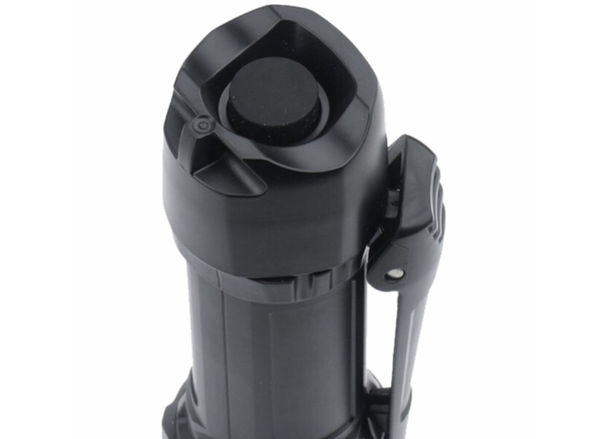 Latarka LEDLENSER Solidline SL7 Czarny, ergonomiczny, tryby, obudowa, lekka, na białym tle zbliżenie na włącznik latarki od góry