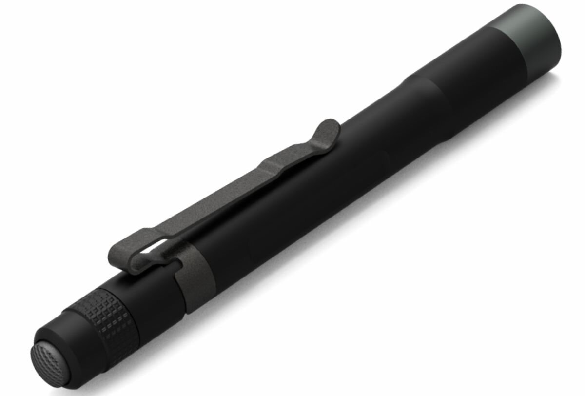 Latarka LEDLENSER Solidline ST4 Czarny, dioda, LED, jasność, zasięg, na białym tle latarka od tyłu prawo skos lekko od góry