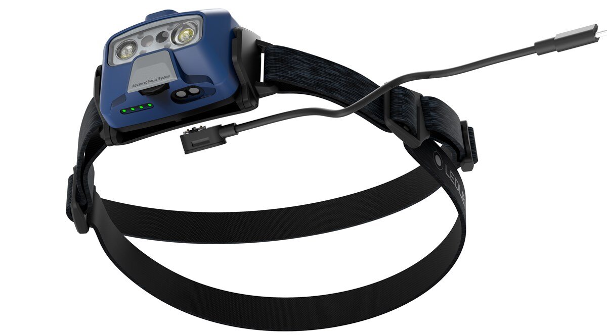 Kilka trybów świecenia latarki czołowej Ledlenser HF6R Core