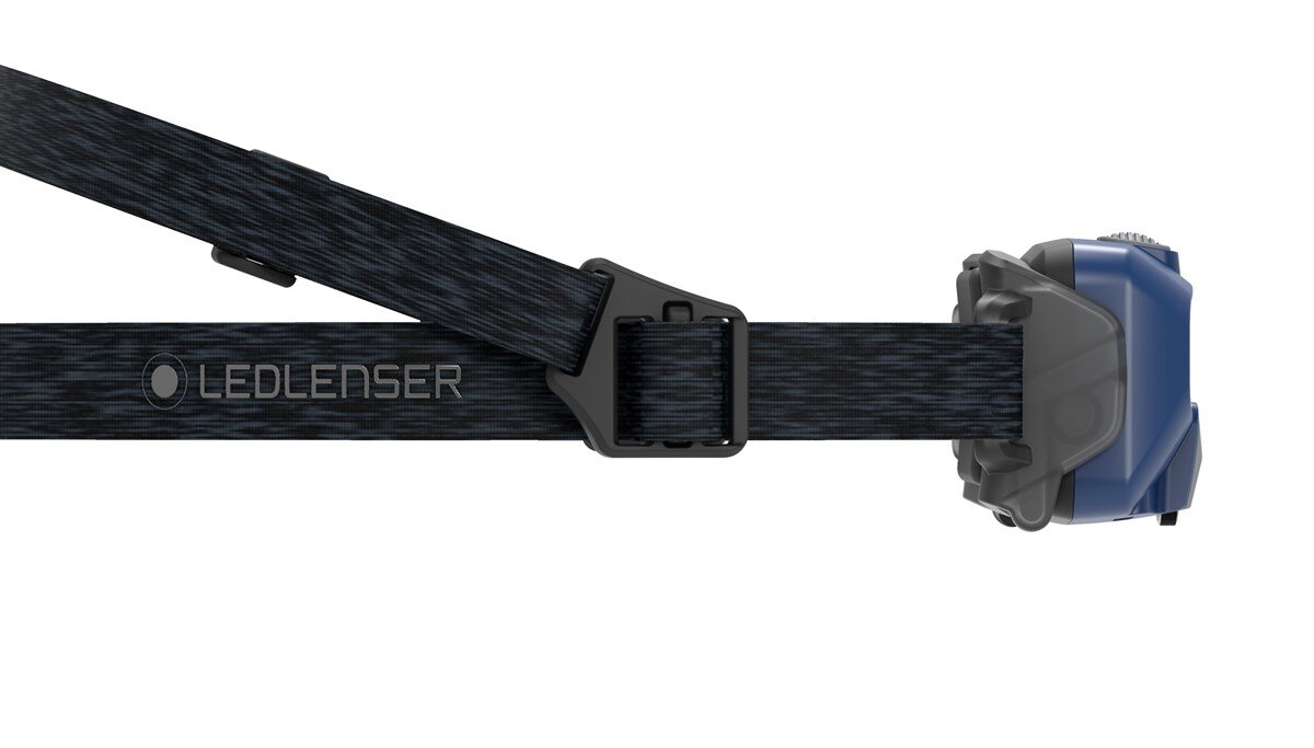 Łatwe ładowanie latarki czołowej Ledlenser HF6R Core z wykorzystaniem magnetycznego kabla USB-C