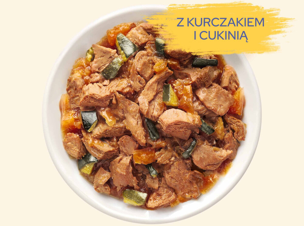 Karma dla kota CAT CHOW Adult Kurczak z cukinią 85 g jasne tło widok z góry na miskę wypełnioną karmą delikatne kawałki kurczaka i cukini smakowita galaretka Mmkra forma bez dodatku barwników witaminy A i D3 tauryna wartościowe uzupełnienie prawidłowe funkcjonowanie i witalność cynk, jod, mangan, miedź i żelazo