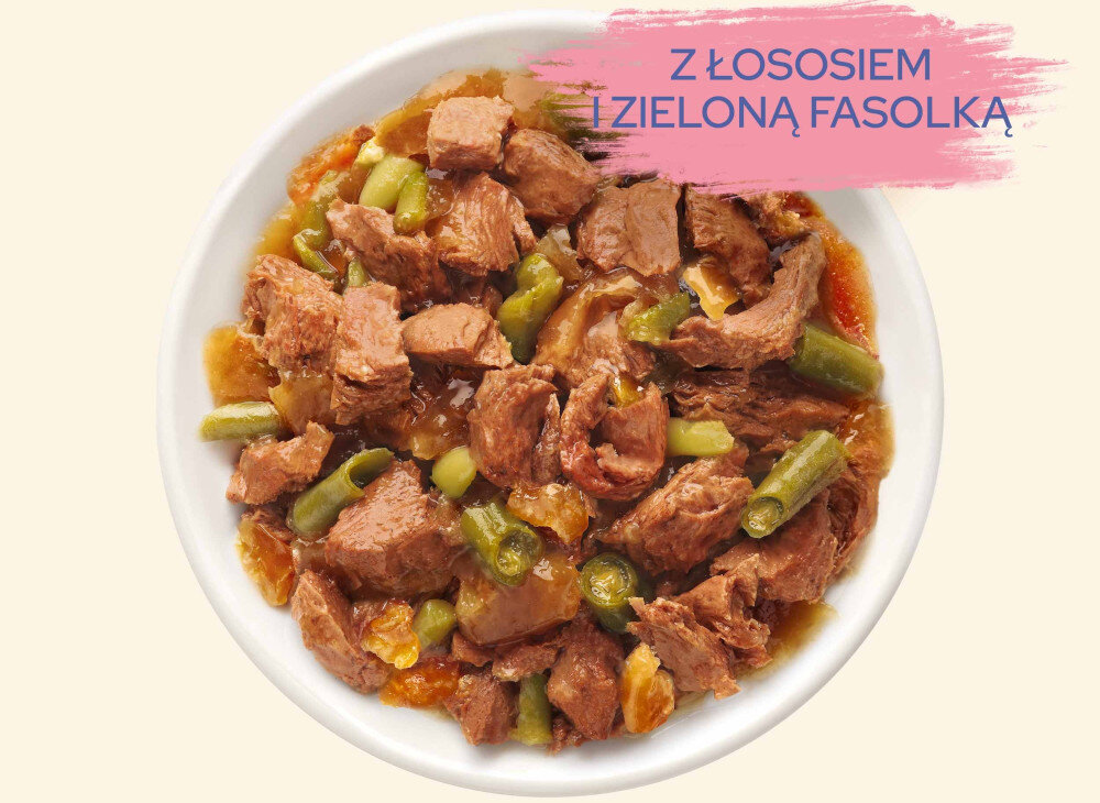 Karma dla kota CAT CHOW Adult Łosoś z zieloną fasolką 85 g jasne tło widok z góry na miskę wypełnioną karmą delikatne kawałki łososia i zielonej fasolki smakowita galaretka Mmkra forma bez dodatku barwników witaminy A i D3 tauryna wartościowe uzupełnienie prawidłowe funkcjonowanie i witalność cynk, jod, mangan, miedź i żelazo