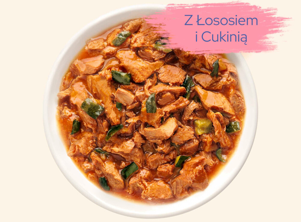 Karma dla kota CAT CHOW Sensitive Łosoś z cukinią85 g 85 g jasne tło widok z góry na miskę wypełnioną karmą delikatne kawałki łososia z cukinią zatopione w smakowitej galaretce mokra forma karmy bez dodatku barwników witaminy A i D3 tauryna prawidłowe funkcjonowanie i witalność ynk, jod, mangan, miedź i żelazo