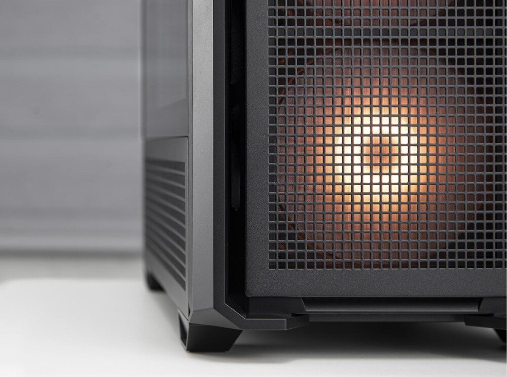 Obudowa COUGAR MX600 RGB Fragment frontowego panelu obudowy z bliska, przez który widać wentylator z pomarańczowym podświetleniem, wentylatory, rozbudowa, chłodzenie wodne, hub