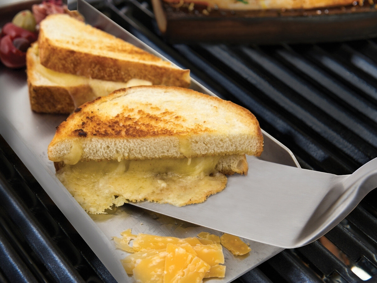 Łopatka do grilla BROIL KING Baron 64031, grillowanie, łopatka, przewracanie, obracanie, łopatka obraca tostem na ruszcie grilla