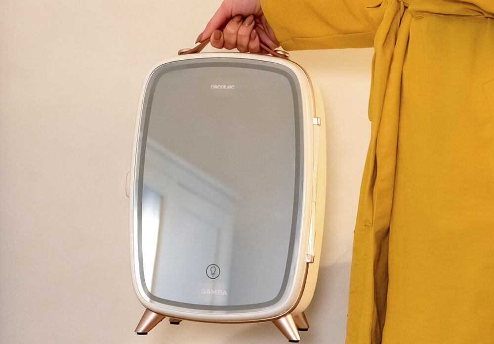 Lodówka kosmetyczna CECOTEC Bamba CoolingBeauty 6000 Mirror Różowy wewnętrzna półka uporządkowanie kosmetyków łatwe segregowanie produktów pełna kontrola uporządkowanie przestrzeni efektywność