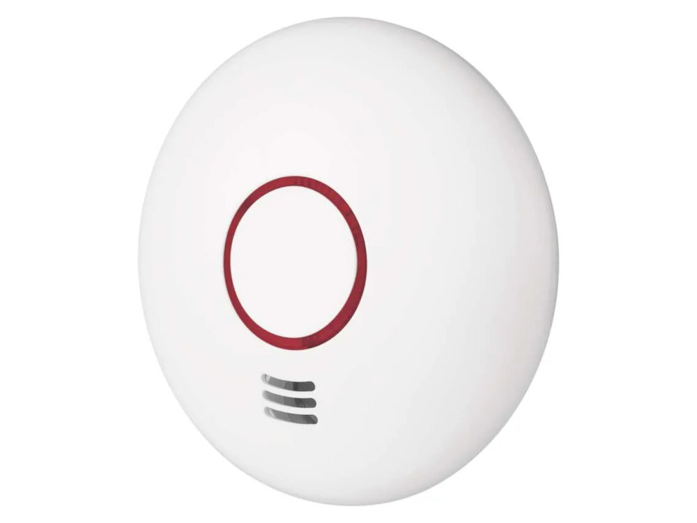 EMOS GS558 EMOS GS558 reagując na obecność dymu optycznej i dźwiękowej sygnalizacji alarmem o głośności około 85 dB 3 metrów domu, biurze lub domku letniskowym - czujnik pod kątem na białym tle