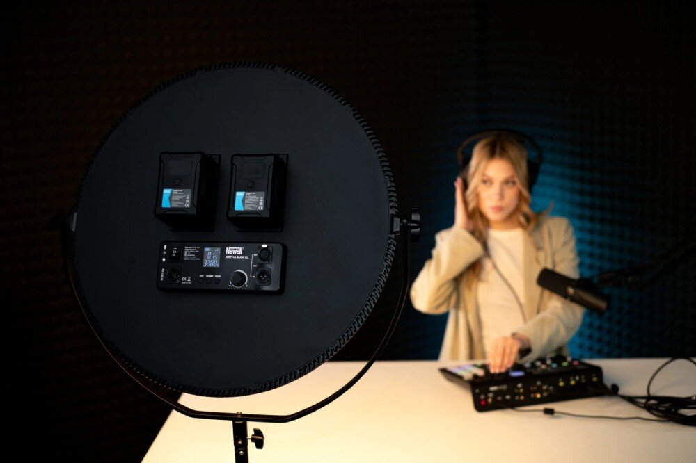 Lampa NEWELL Air Artha Max XL DMX sterowanie kanały wyświetlacz obsługa