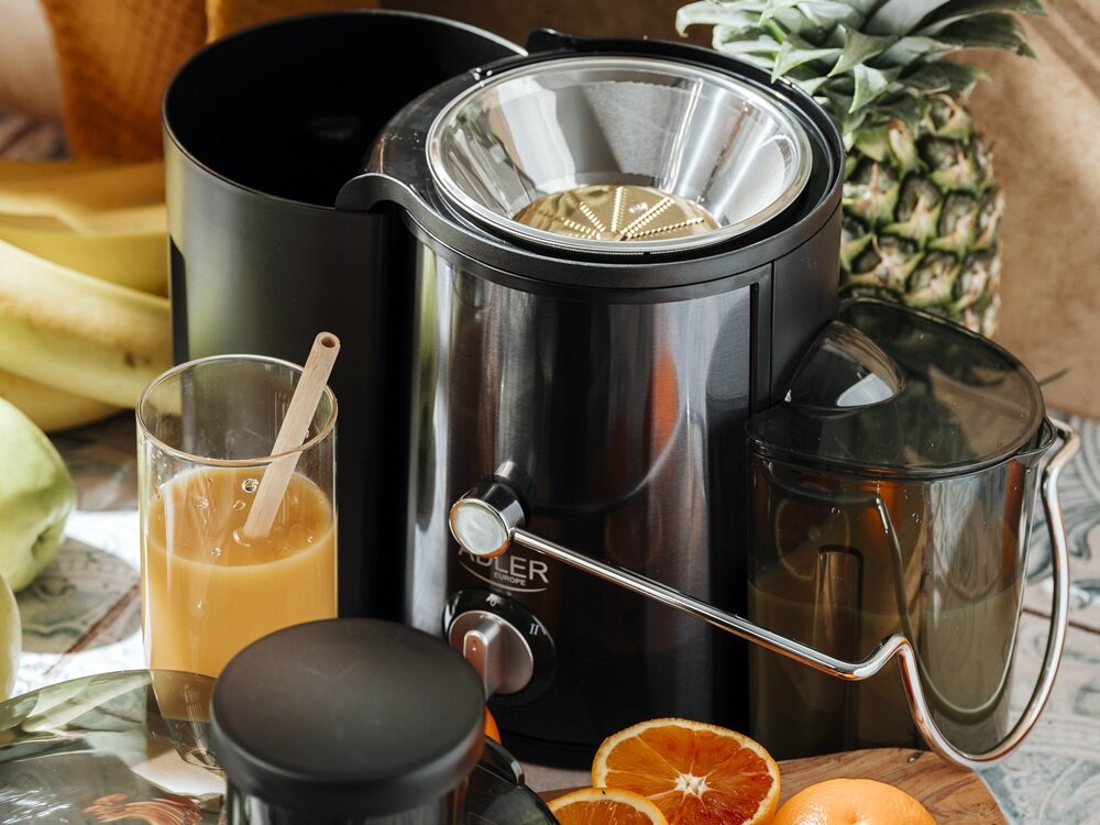 Sokowirówka ADLER AD 4132 antypoślizgowe nóżki, system zabezpieczający przed włączeniem, wygodne i bezpieczne użytkowanie