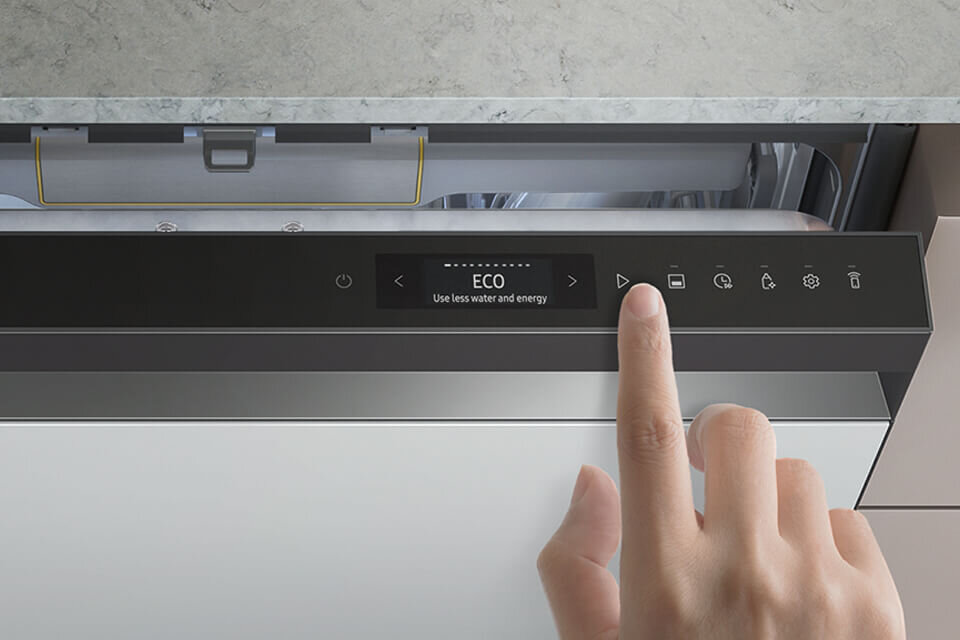 Różne możliwe ustawienia na wyświetlaczu zmywarki Samsung DW60CB895UAPET