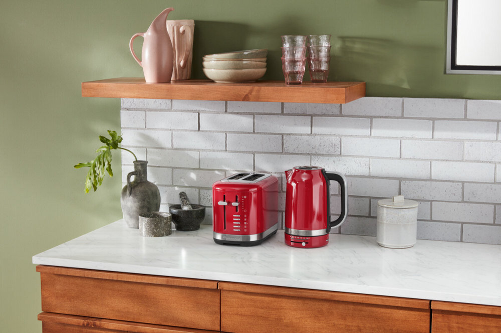 Czajnik KITCHENAID 5KEK1701EER Czerwony Bezpieczeństwo praktyczny stylowy automatyczny wyłącznik ergonomiczny uchwyt użytkowanie korzystanie chwyt dzióbek niekapek