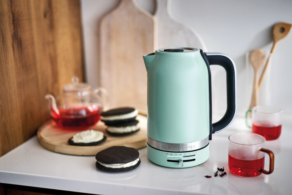 Czajnik KITCHENAID 5KEK1701EPT Pistacjowy Styl wytrzymałość kolorystyka linie klimat vintage retro styl wykonanie podstawka 360° schowek kabel długość