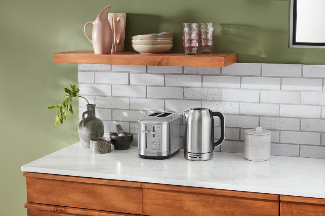 Czajnik KITCHENAID 5KEK1701ESX Inox Bezpieczeństwo praktyczny stylowy automatyczny wyłącznik ergonomiczny uchwyt użytkowanie korzystanie chwyt dzióbek niekapek
