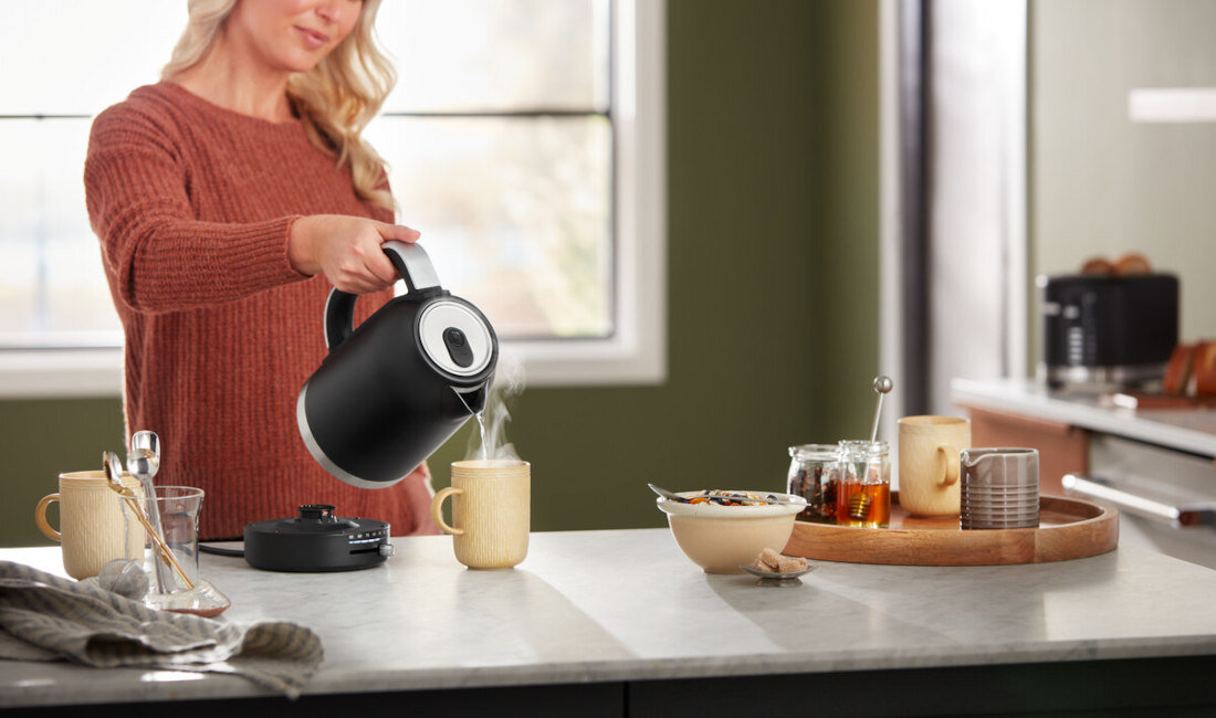 Czajnik KITCHENAID 5KEK1701EBM Czarny pojemność 1,7 l moc 2400 W wskaźnik poziom woda podświetlenie