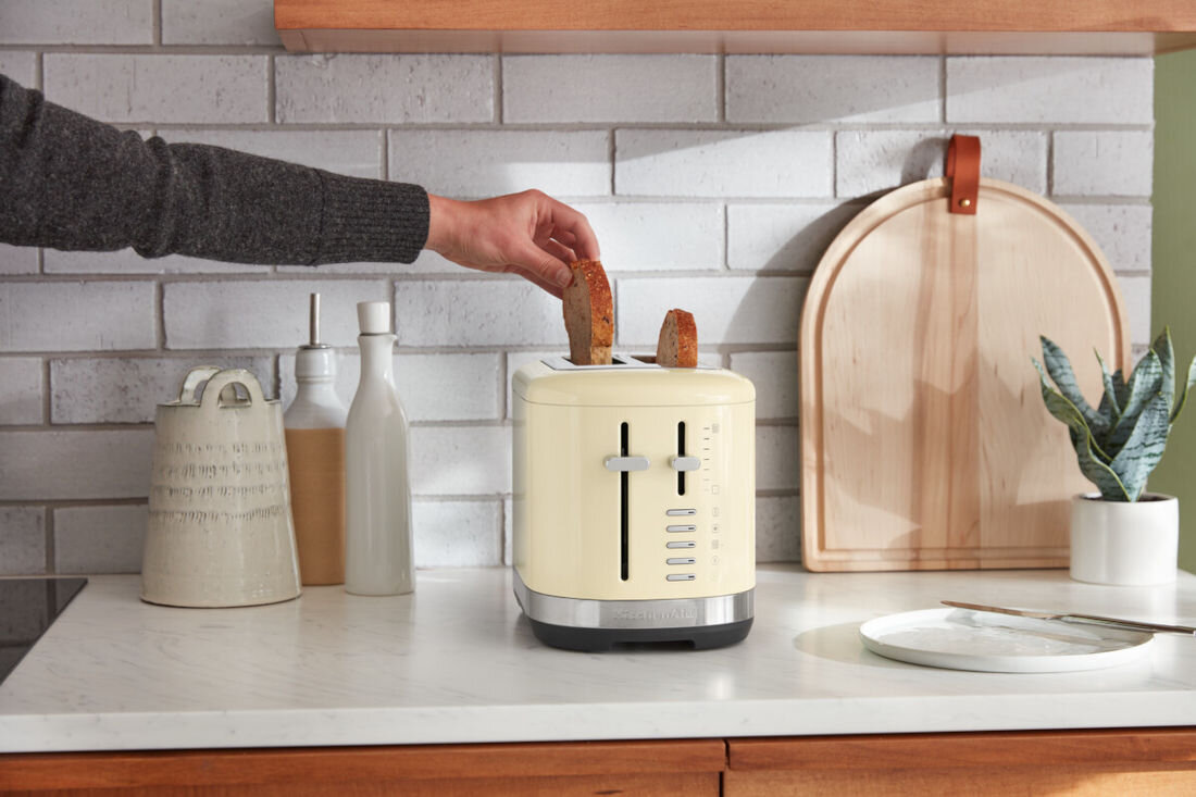 Toster KITCHENAID 5KMT2109EAC Kremowy cztery funkcjeopiekanie rozmrazanie odgrzewanie opcja trochę dłużej regulacja moc siedem poziomów anulowanie stop stopien przypieczenie