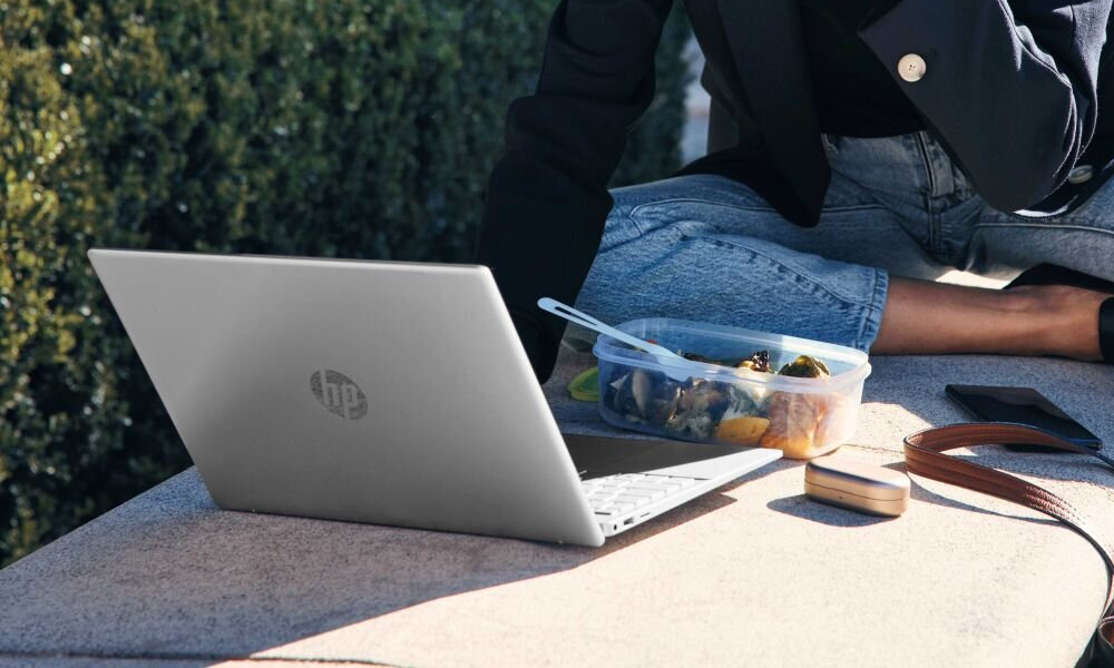 Laptop HP 15S-FQ2350NW 15.6 i3-1115G4 8GB RAM 256GB SSD Windows 11 Home bateria czas działania ładowanie