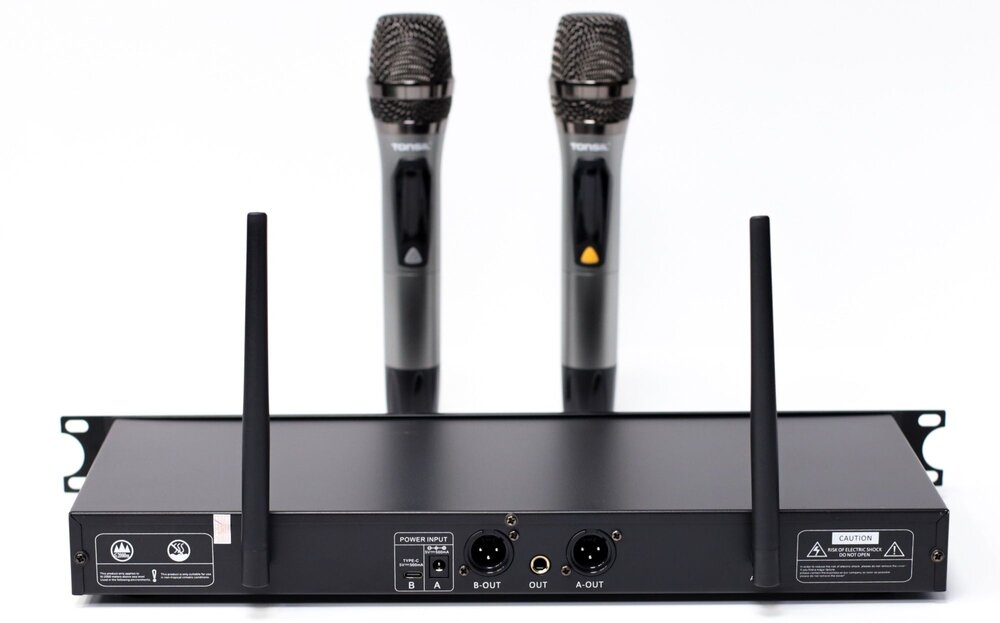 TONSIL MBD 846 mikrofony i odbiornik na białym tle   