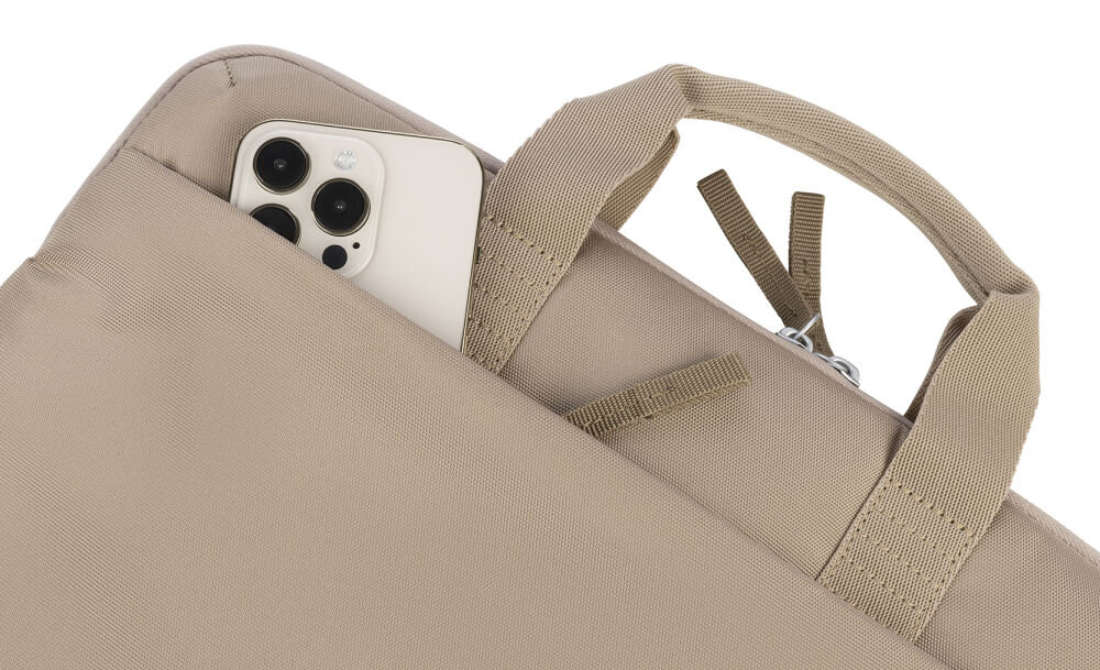 Beżowa torba na laptopa z widocznym uchwytem i zamkiem błyskawicznym, z której wystaje smartfon z trzema obiektywami aparatu.