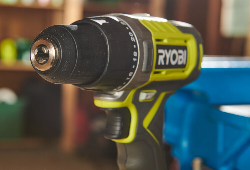 Wiertarko-wkrętarka RYOBI RDD18-220SA59L imponujaca zdolnosc wiercenia maksymalna srednica otworu w drewnie to 32 mm w stali i tworzywach sztucznych to 10 mm do pracy z miekkimi i twardymi materialami do roznorodnych zadan