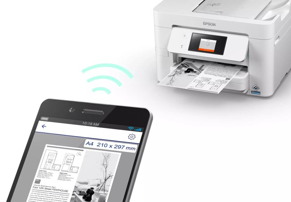 Urządzenie wielofunkcyjne EPSON WorkForce Pro WF-M4619DWF Telefon komórkowy z otwartą aplikacją do drukowania wysyła dokument przez Wi-Fi do drukarki stojącej w tle; z urządzenia wychodzi zadrukowana strona, łączność Wi-Fi, Ethernet, AirPrint, Mopria