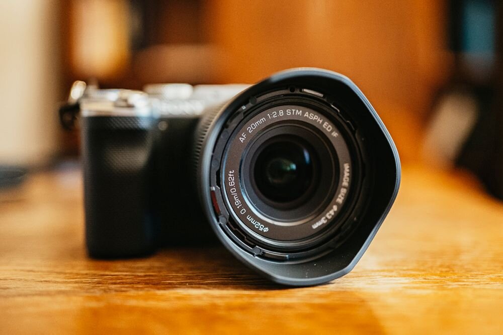 Obiektyw VILTROX AF 20mm f-2.8  ogniskowa przysłona ostrość pierścienie optyka soczewki powłoki montaż bagnet światło jasność zoom filtry waga silnik stabilizacja