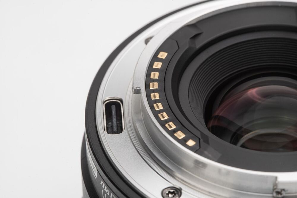 Obiektyw VILTROX AF 20mm f-2.8  ogniskowa przysłona ostrość pierścienie optyka soczewki powłoki montaż bagnet światło jasność zoom filtry waga silnik stabilizacja