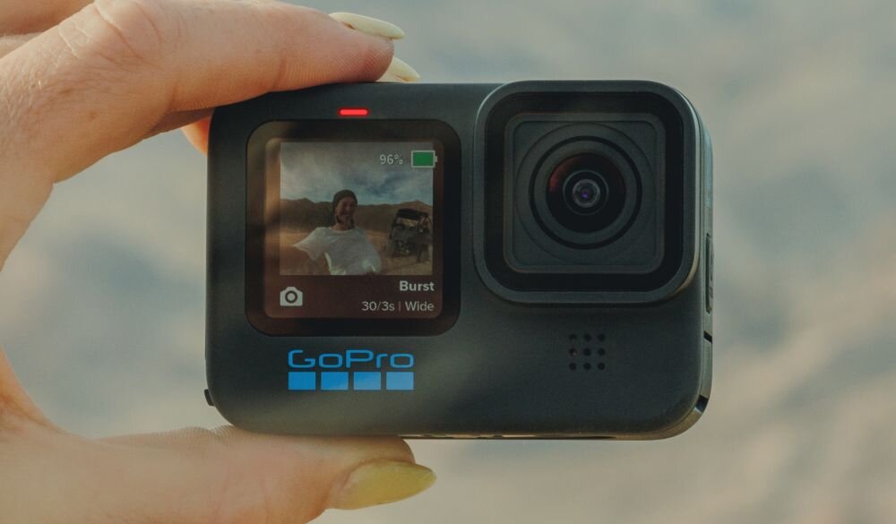 Kamera sportowa GOPRO HERO11 sport montaż nagrywanie stabilizacja montaż edycja filtry ostrość śledzenie tryby bateria akumulator zasilanie ładowanie rozdzielczość filmy obudowa odporność wielkość łączność sterowanie