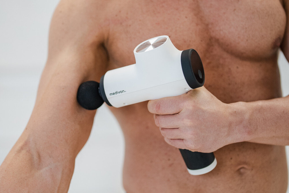 Pistolet do masażu MEDIVON Gun Revit + Pokrowiec 9 w 1 Wbudowany timer kontrola czas