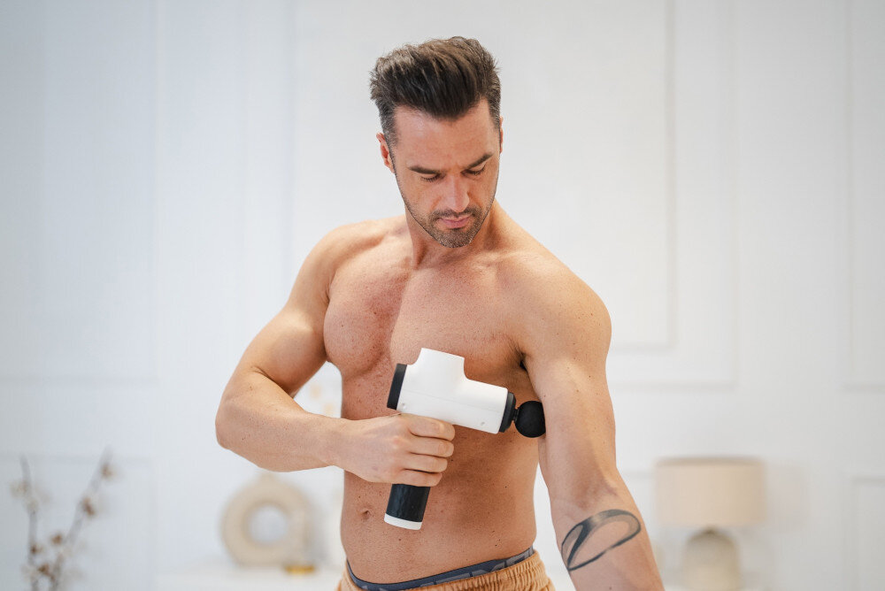 Pistolet do masażu MEDIVON Gun Revit + Pokrowiec 9 w 1 Zmniejsza obrzęki poprawia krążenie drenaż limfatyczny stymulacja krążenia redukcja obrzeków