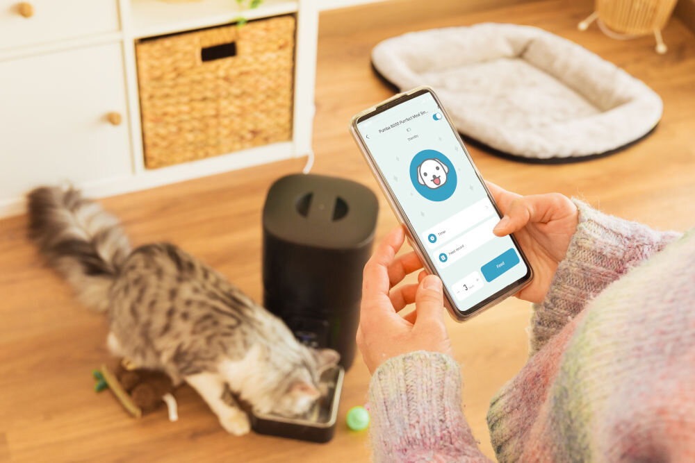 Dozownik karmy automatyczny CECOTEC Pumba 6000 Purrfect Meal 09565 sterowanie smartfonem przez aplikację do 10 posiłków dziennie pojemność 6 litrów 12 pocji łączność wifi