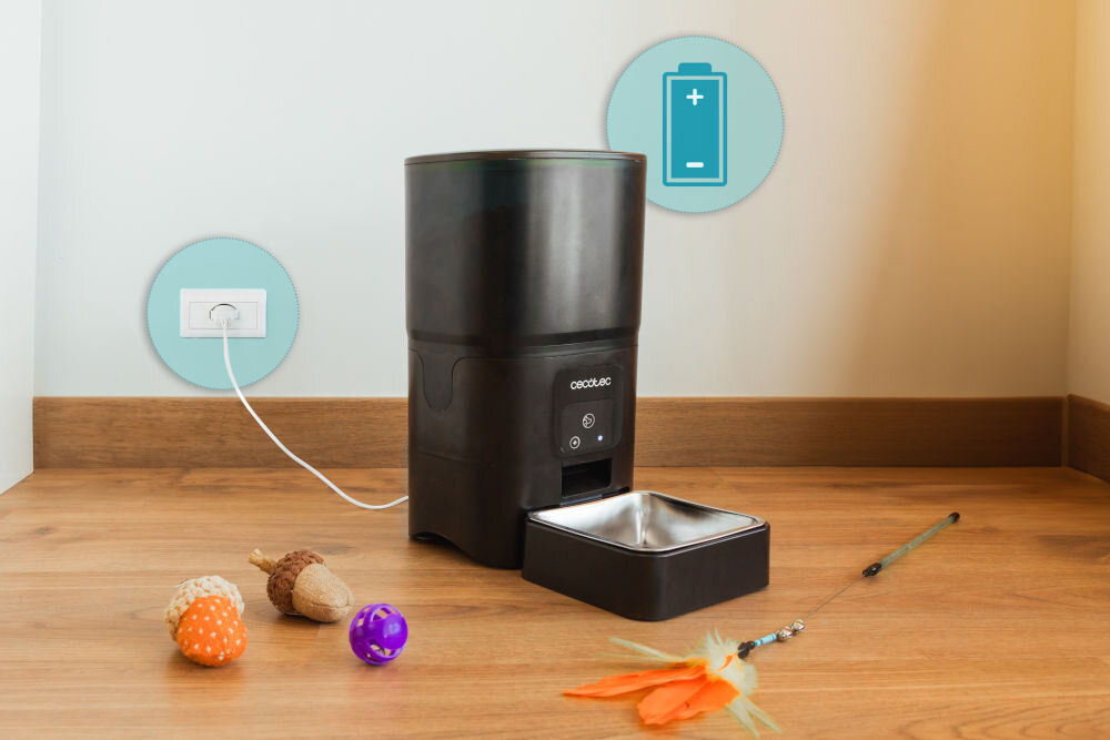 Dozownik karmy automatyczny CECOTEC Pumba 6000 Purrfect Meal 09565 podłączona do gniazka ikona symbolizująca zasilanie bateryjne podwójny system zasilania