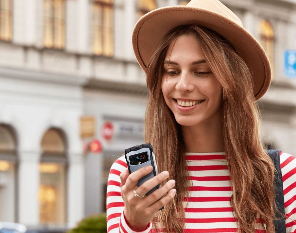 Smartfon DOOGEE Smini ekran bateria aparat procesor ram pamięć pojemność rozdzielczość zdjęcia filmy opis dane cechy blokady system łączność wifi bluetooth obudowa szkło odporność porty muzyka transfer sieć przekątna matryca waga czujniki oled amoled ips