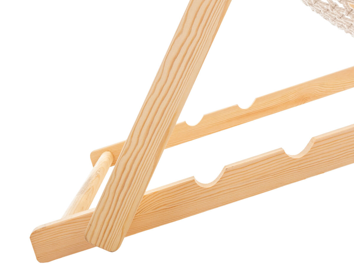 Leżak ogrodowy MIRPOL Hili FH630, regulacja, wysokość, pozycja, stopnie, na białym tle zbliżenie na konstrukcję regulacji kąta wysokości leżaka