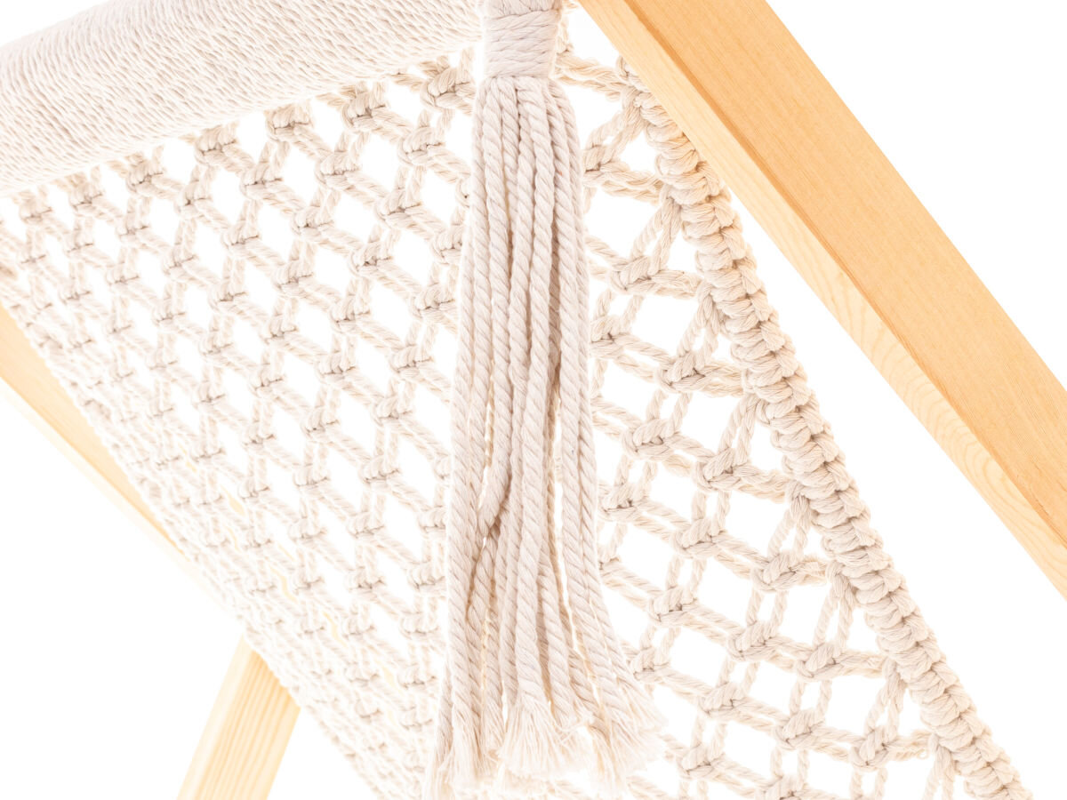 Leżak ogrodowy MIRPOL Hili FH630, akcent, wygląd, naturalne, rama, boho, na białym tle zbliżenie na tył leżaka wraz z ozdobnym wykończeniem