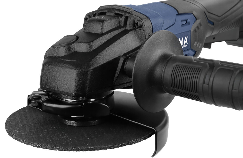 Szlifierka kątowa CELMA PROFESSIONAL PRAg-Li 125OBS 18V 1x4Ah 125mm zbliżenie na osłonę tarczy zdjęcie na białym tle osłona tarczy system beznarzędziowej regulacji ergonomicznie zaprojektowany korpus wygodna rękojeść dodatkowa