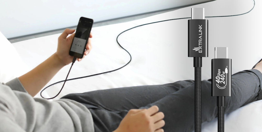 EXTRALINK Smart Life Cable - koncowki kabla na tle człowieka korzystającego z telefonu