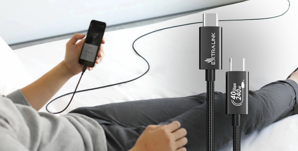 EXTRALINK Smart Life Cable - koncowki kabla na tle człowieka korzystającego z telefonu