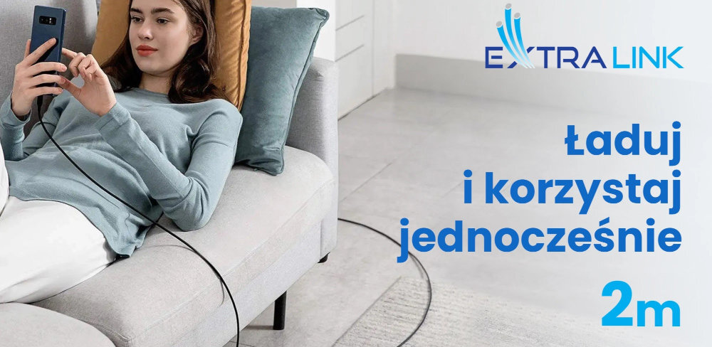 EXTRALINK Smart Life Cable długości 2 m Extralink Smart Life podczas ładowania - dziewczyna korzystająca z telefonu podczas ładowania